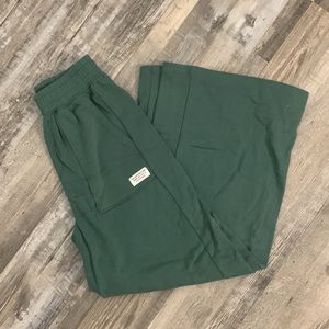 H&M wide leg sweatpants. Great condition with no stains or rips